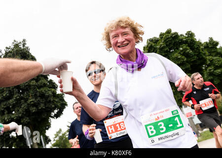 Karlsruhe, Deutschland. 17 Sep, 2017. Funktion, die Verpflegungsstelle in Bulach. GES/Wirtschaft: Fiducia GAD Baden Marathon, 17.09.2017 ------ | Verwendung weltweit Quelle: dpa/Alamy leben Nachrichten Stockfoto