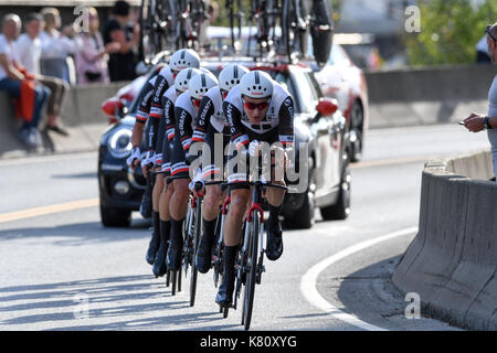 Team Sunweb fertig aus stark die Goldmedaille als Außenseiter den Titel bei den mannschaftszeitfahren am Eröffnungstag der Strassen-WM in Bergen, Norwegen zu sichern. Stockfoto