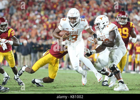 Los Angeles, CA, US, USA. 16 Sep, 2017. September 16, 2017: Texas Longhorns wide receiver Jerrod gehört (13) sieht für die Ausführung von Raum, wie er Augen ein Verteidiger im Spiel zwischen der Texas Longhorns und die USC Trojans, das Los Angeles Memorial Coliseum Los Angeles, CA. Peter Joneleit/Zuma Leitung Service Credit: Peter Joneleit/ZUMA Draht/Alamy leben Nachrichten Stockfoto