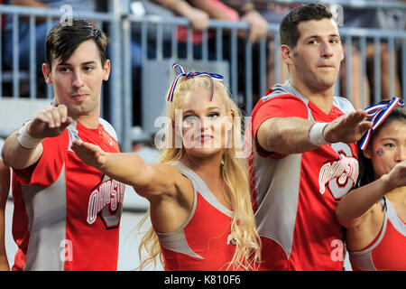 Columbus, Ohio, USA. 16 Sep, 2017. Ohio State Buckeyes Cheerleadern an den NCAA Football Spiel zwischen der Armee West Point schwarzen Ritter & Ohio State Buckeyes am Ohio Stadium in Columbus, Ohio. JP Waldron/Cal Sport Media/Alamy leben Nachrichten Stockfoto