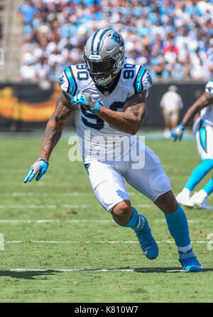 Charlotte, NC, USA. 17 Sep, 2017. Carolina Panthers defensive Ende Julius Pfeffer (90) spielt in seinem ersten Spiel zurück in Charlotte während der NFL Spiel zwischen den Buffalo Bills und die Carolina Panthers an der Bank von Amerika Stadium in Charlotte, NC. William Howard/CSM/Alamy leben Nachrichten Stockfoto