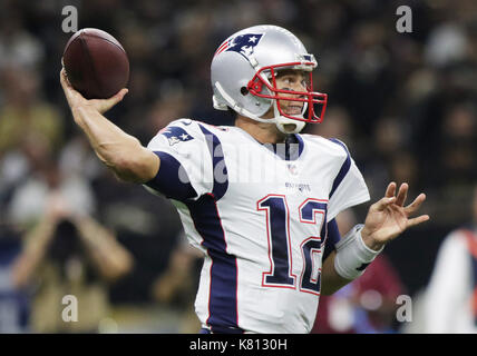 New Orleans, Louisiana, USA. 17 Sep, 2017. New England Patriots Quarterback Tom Brady wirft gegen die New Orleans Saints im Mercedes-Benz Superdome in New Orleans, Louisiana, USA am 17. September 2017. Die Patrioten schlagen die Heiligen36-20. Credit: Dan Anderson/ZUMA Draht/Alamy leben Nachrichten Stockfoto