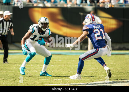 Charlotte, North Carolina, USA. 17 Sep, 2017. Carolina Panthers wide receiver Devin Funchess (17) während des Spiels auf der Bank von Amerika Stadium in Charlotte, NC. Carolina Panthers auf Weiter mit 9 zu 3 über die Buffalo Bills gewinnen. Credit: Jason Walle/ZUMA Draht/Alamy leben Nachrichten Stockfoto