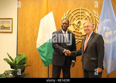 Uno, New York, USA. 17 Sep, 2017. Côte d'Ivoire Präsident Alassane Ouattara met UN Sec-Gen Antonio Guterres vor der Generalversammlung Woche. Quelle: Matthew Russell Lee/Alamy leben Nachrichten Stockfoto