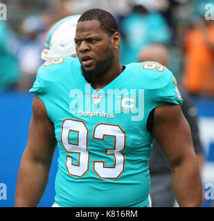 Carson, Ca. 17 Sep, 2017. Miami Dolphins defensive Gerät Ndamukong Suh #93 während der pregame der NFL Miami Dolphins vs Los Angeles Ladegeräte bei Stubhub Center in Carson, am 17. September 2017 Ca. (Absolut komplette Fotograf & Company Credit: Jevone Moore/MarinMedia.org/Cal Sport Media (Netzwerk Fernsehen wenden Sie sich bitte an den zuständigen Vertriebsmitarbeiter für das Fernsehen. Credit: Csm/Alamy leben Nachrichten Stockfoto