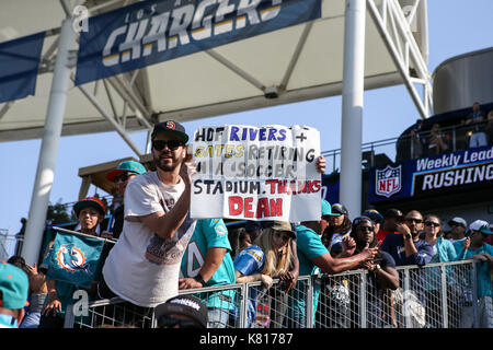 Carson, Ca. 17 Sep, 2017. Ladegerät Fan Express seinen Unmut nach der NFL Miami Dolphins Ladegeräte bei Stubhub Los Angeles Center in Carson vs, Ca am 17. September 2017. (Absolut komplette Fotograf & Company Credit: Jevone Moore/MarinMedia.org/Cal Sport Media (Netzwerk Fernsehen wenden Sie sich bitte an den zuständigen Vertriebsmitarbeiter für das Fernsehen. Credit: Csm/Alamy leben Nachrichten Stockfoto