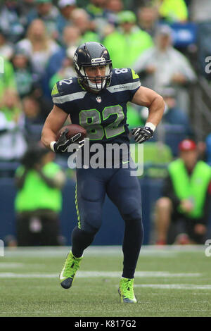 September 17, 2017: Seattle Seahawks tight end Lukas Willson (82), Feld nach dem Fang einen Pass während eines Spiels zwischen den San Francisco 49ers und die Seattle Seahawks an CenturyLink Feld in Seattle, WA am 17. September 2017. Die Seahawks besiegten die 49ers 12-9. Sean Brown/CSM Stockfoto
