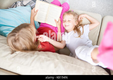 Sie die herrliche Tag mit Schwester Stockfoto