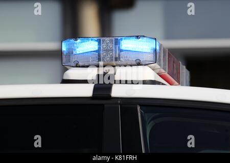 Polizeiauto mit Active blue Not die Beleuchtung des Fahrzeugs Stockfoto