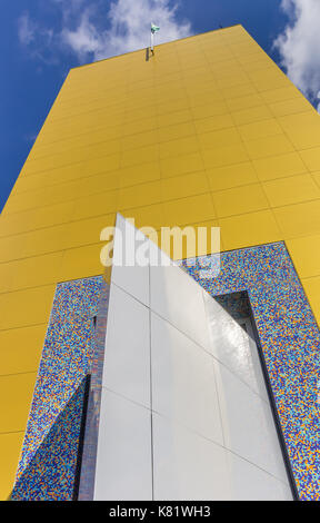 Gelber Turm des Museums in Groningen, Niederlande Stockfoto