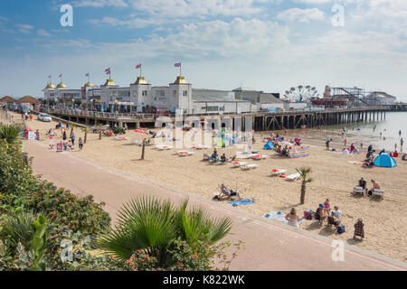 Clacton Pier und Strand, Clacton-on-Sea, Essex, England, Vereinigtes Königreich Stockfoto