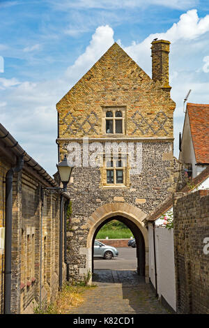 Auf der Suche nach Kai Lane zu Fishergate in Sandwich, Kent, England. Eine der mittelalterlichen Cinque Ports Stockfoto