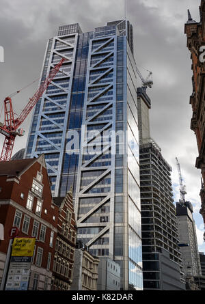 LONDON, Großbritannien - 12. AUGUST 2017: Blick auf den Heron Tower Skyscraper (110 Bishopsgate). Stockfoto