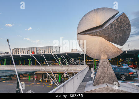 Eingang zum Flughafen Mailand Linate, die kurz- und mittelfristigen Dienstleistungen - Bereich Ziele in Europa und ist Alitalia die Nabe Stockfoto