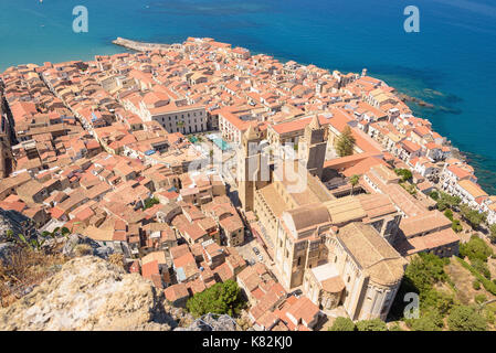 Luftbild der Altstadt von Cefalù, Sizilien, Italien Stockfoto