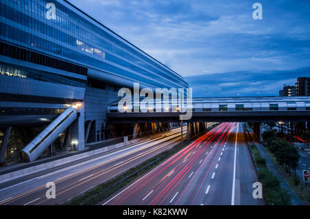 Frankfurt am Main, Deutschland - 29. Juli 2017: Wahrzeichen der Airport City Frankfurt, Frankfurt Flughafen Fernbahnhof. Stockfoto