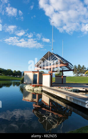 Die Insel Stadium an der Waterfront Park in Kelowna, British Columbia ist die Szene der zahlreichen Konzerte und andere Veranstaltungen während des Sommers. Stockfoto