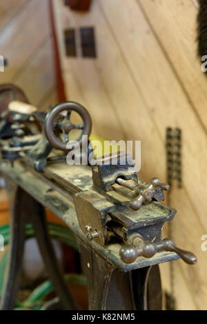 Holz Drehbank am Furnacetown Living Heritage Village, Snow Hill, Maryland, USA. Stockfoto