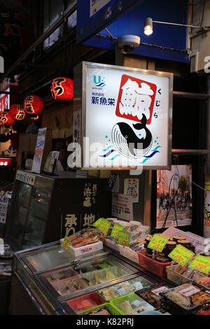 Die walfleisch ist für Verkauf in: Kuromon Markt in Osaka Stockfoto