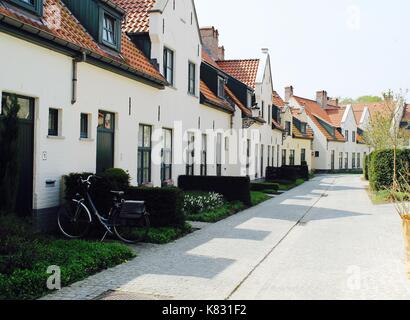 Kleine alte Schöne kleine Häuser in einer Gasse Stockfoto