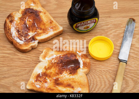 Marmite auf Toast Stockfoto