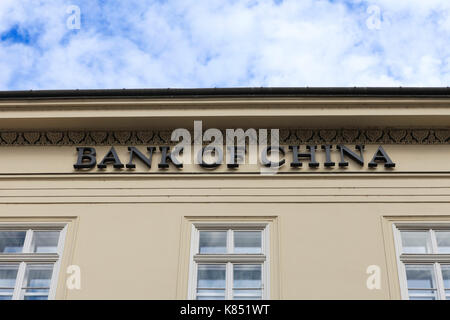 Logo der Bank of China auf einem Gebäude. Die Bank of China ist eine der fünf größten staatlichen Geschäftsbanken in China. Stockfoto