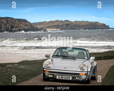 1979 Porsche 911 Turbo fahren an der Nordküste 500 touristische Route Stockfoto