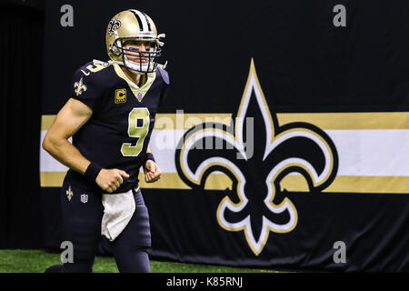 September 17, 2017 - New Orleans Saints Quarterback Drew Brees (9) während des Spiels zwischen den New England Patriots und die New Orleans Saints im Mercedes-Benz Superdome in New Orleans, LA. New England Patriots gewannen36-20. Stephen Lew/CSM Stockfoto