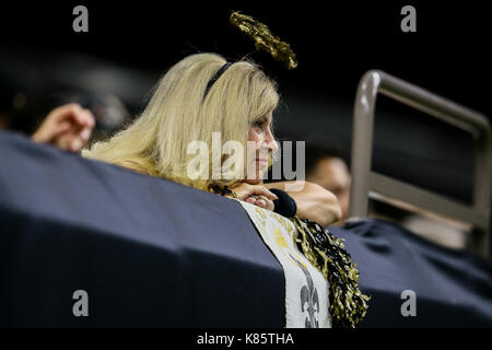 September 17, 2017 - New Orleans Saints Lüfter reagiert auf ein Spiel während des Spiels zwischen den New England Patriots und die New Orleans Saints im Mercedes-Benz Superdome in New Orleans, LA. New England Patriots gewannen36-20. Stephen Lew/CSM Stockfoto