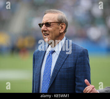 Carson, Ca. 17 Sep, 2017. Miami Eigentümer Stephen M. Ross auf dem Feld vor der NFL Miami Dolphins vs Los Angeles Ladegeräte bei Stubhub Center in Carson, Ca am 17. September 2017. (Absolut komplette Fotograf & Company Credit: Jevone Moore/MarinMedia.org/Cal Sport Media (Netzwerk Fernsehen wenden Sie sich bitte an den zuständigen Vertriebsmitarbeiter für das Fernsehen. Credit: Csm/Alamy leben Nachrichten Stockfoto