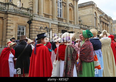 Jane Austen Festival. 8. bis 17. September 2017. Badewanne, Somerset, England, UK, Europa. Regency kostümierten Mini-Promenade der Holburne Museum, Sonntag, 17. September 2017. Am letzten Tag des Festivals, das in diesem Jahr der 200. Jahrestag der Jane Austen's Tod markiert. Credit: Ian Flasche/Alamy leben Nachrichten Stockfoto