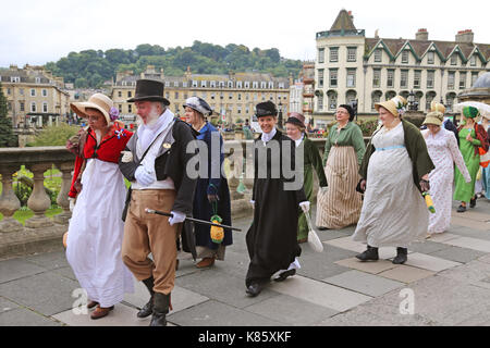 Jane Austen Festival. 8. bis 17. September 2017. Badewanne, Somerset, England, UK, Europa. Regency kostümierten Mini-Promenade der Holburne Museum, Sonntag, 17. September 2017. Am letzten Tag des Festivals, das in diesem Jahr der 200. Jahrestag der Jane Austen's Tod markiert. Credit: Ian Flasche/Alamy leben Nachrichten Stockfoto