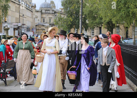 Jane Austen Festival. 8. bis 17. September 2017. Badewanne, Somerset, England, UK, Europa. Regency kostümierten Mini-Promenade der Holburne Museum, Sonntag, 17. September 2017. Am letzten Tag des Festivals, das in diesem Jahr der 200. Jahrestag der Jane Austen's Tod markiert. Credit: Ian Flasche/Alamy leben Nachrichten Stockfoto