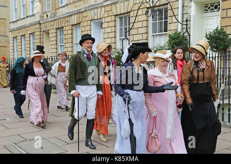 Jane Austen Festival. 8. bis 17. September 2017. Badewanne, Somerset, England, UK, Europa. Regency kostümierten Mini-Promenade der Holburne Museum, Sonntag, 17. September 2017. Am letzten Tag des Festivals, das in diesem Jahr der 200. Jahrestag der Jane Austen's Tod markiert. Credit: Ian Flasche/Alamy leben Nachrichten Stockfoto