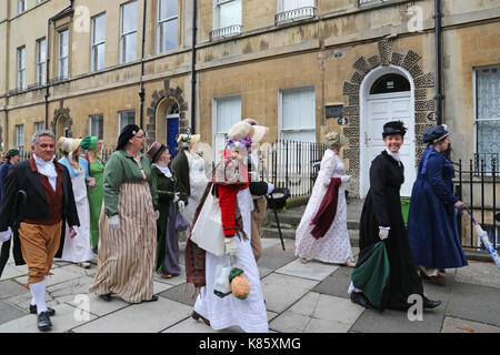 Jane Austen Festival. 8. bis 17. September 2017. Badewanne, Somerset, England, UK, Europa. Regency kostümierten Mini-Promenade der Holburne Museum, Sonntag, 17. September 2017. Am letzten Tag des Festivals, das in diesem Jahr der 200. Jahrestag der Jane Austen's Tod markiert. Credit: Ian Flasche/Alamy leben Nachrichten Stockfoto