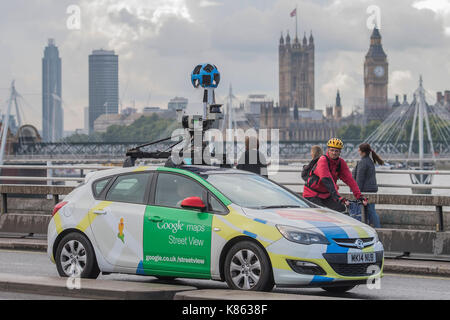 London, Großbritannien. 18 Sep, 2017. Ein Google Street View Mapping Auto führt über Waterloo Bridge auf seiner Mission Aufnahmen für Google Maps zu liefern. London 18 Sep 2017 Credit: Guy Bell/Alamy leben Nachrichten Stockfoto