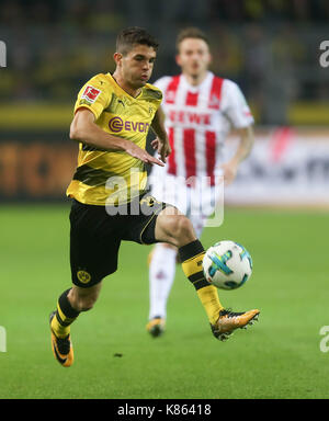 Dortmund, Deutschland. 17 Sep, 2017. Dortmunder Christian Pulisic läuft mit dem Ball während der deutschen Bundesliga Fußball Spiel zwischen Borussia Dortmund und der 1. FC Köln im Signal Iduna Park Stadion in Dortmund, Deutschland, 17. September 2017. Credit: Ina Faßbender/dpa/Alamy leben Nachrichten Stockfoto