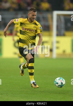 Dortmund, Deutschland. 17 Sep, 2017. Dortmunder Andrej Yarmolenko auf der Kugel während der deutschen Bundesliga Fußball Spiel zwischen Borussia Dortmund und der 1. FC Köln im Signal Iduna Park Stadion in Dortmund, Deutschland, 17. September 2017. Credit: Ina Faßbender/dpa/Alamy leben Nachrichten Stockfoto