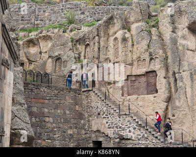 Kloster Geghard, Geghardavank, in der azat River Gorge, eine von mehreren UNESCO Weltkulturerbe Websites in Armenien, teilweise in den Fels gehauen Stockfoto