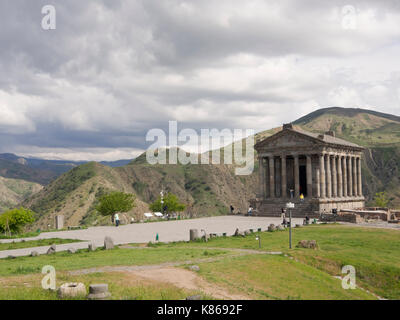 Im ersten Jahrhundert n. Chr. griechisch-römischen Tempel für den Gott der Sonne Mihr, Garni, Provinz Kotajk, Armenien, wunderschön am Rand einer Schlucht gelegen Stockfoto