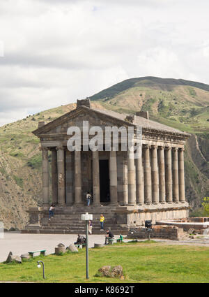 Im ersten Jahrhundert n. Chr. griechisch-römischen Tempel für den Gott der Sonne Mihr, Garni, Provinz Kotajk, Armenien, wunderschön am Rand einer Schlucht gelegen Stockfoto