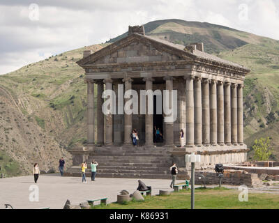 Im ersten Jahrhundert n. Chr. griechisch-römischen Tempel für den Gott der Sonne Mihr, Garni, Provinz Kotajk, Armenien, wunderschön am Rand einer Schlucht gelegen Stockfoto