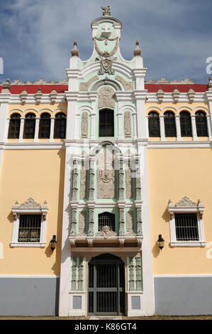 Panama, Casco Veijo ist historischen kolonialen Zentrum von Panama City. Stadtbild - Altstadt - Main Gate auf die koloniale Bolivar Palace Stockfoto