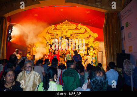 Göttin Durga, eine moderne Ausstellung in Banani Puja Mandap, während des Hindu-Festivals von Durga Puja Stockfoto