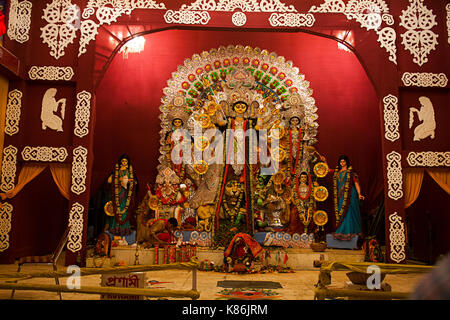 Göttin Durga, eine Pandaldarstellung während Durga Puja in Delhi, Indien Stockfoto