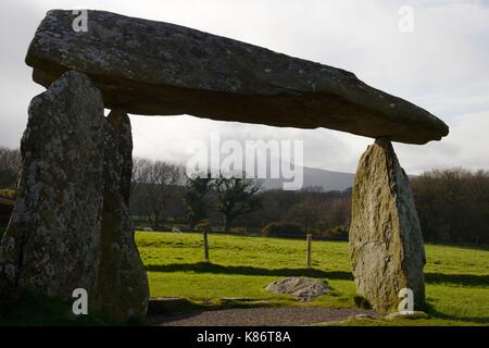 Pentre Ifan megalithische, Jungsteinzeit chambered Grab oder Portal Dolmen, Pembrokeshire, Wales, Großbritannien Stockfoto