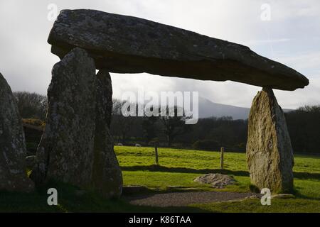 Pentre Ifan megalithische, Jungsteinzeit chambered Grab oder Portal Dolmen, Pembrokeshire, Wales, Großbritannien Stockfoto