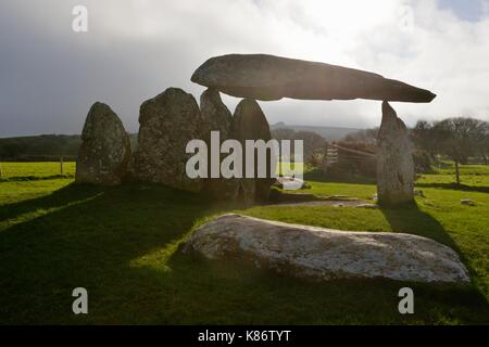 Pentre Ifan megalithische, Jungsteinzeit chambered Grab oder Portal Dolmen, Pembrokeshire, Wales, Großbritannien Stockfoto