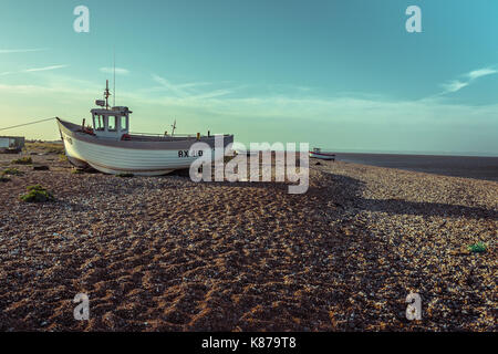 Landeten Boote am Strand, Dungeness, Großbritannien Stockfoto