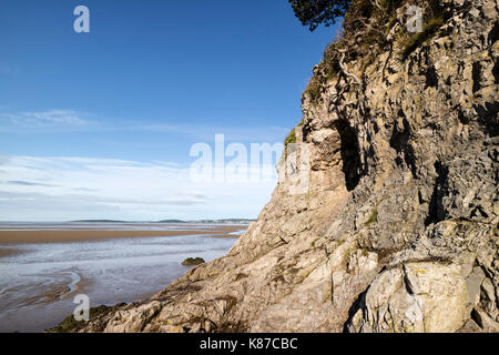 Der Blick über die Morecambe Bay in Richtung Grange-over-Sands aus Cove, Silverdale, Lancashire, Großbritannien Stockfoto